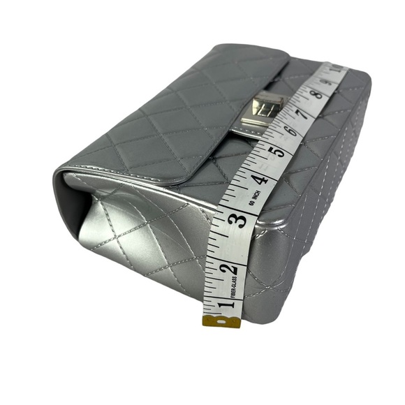 Design Inverso Silver Chain Crossbody Purse - Picture 14 of 15